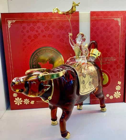Rượu ROYAL RICH XO tranh Đông Hồ vàng 23k chăn trâu thả diều