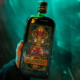 Be The Meister Jagermeister PUSW – rượu Đức phiên bản Hip Hop 1 chai với 2 cốc