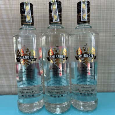 Rượu Smirnoff Vodka Black Small batch Nga (sản xuất tại Anh).